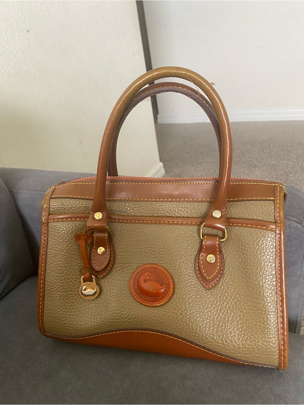 Vintage Dooney&Bourke leather color tan and brown